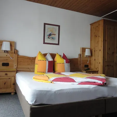 Glungezer לינה וארוחת בוקר טולפס