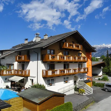 Glungezer לינה וארוחת בוקר