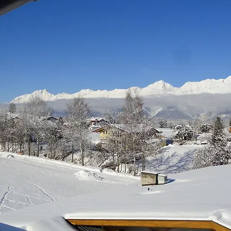 Glungezer לינה וארוחת בוקר