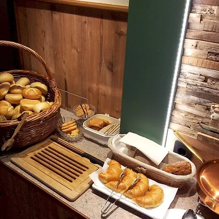 Glungezer לינה וארוחת בוקר טולפס