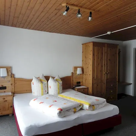 לינה וארוחת בוקר Glungezer