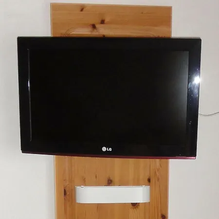 לינה וארוחת בוקר Glungezer 3*